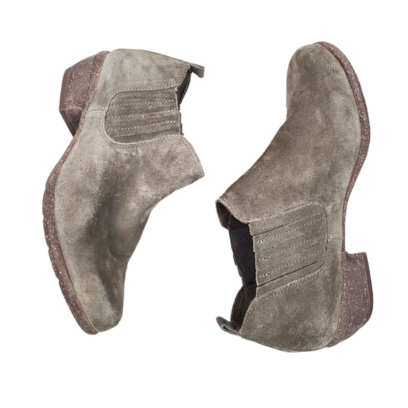 Clarks Artisan Wilrose Jade Olive Taupe Suede Leather Boots Size 8.5 - Picture 3 of 11